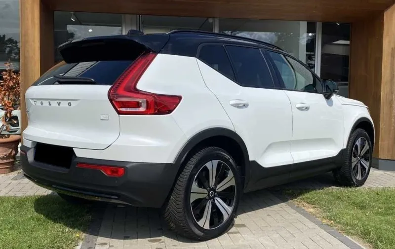 Volvo XC40 Recharge Twin Engine =Ultimate= Distronic Гаранци Image 2